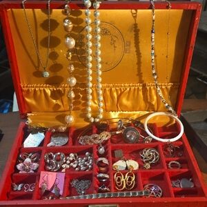 Vintage JEWELRY --LOOK